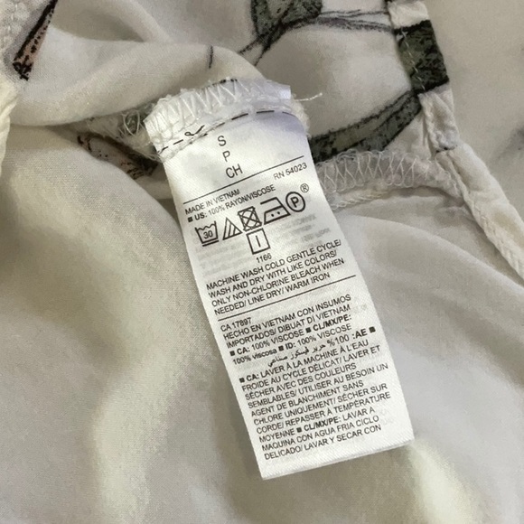 Old Navy Floral Blouse - Picture 8 of 8